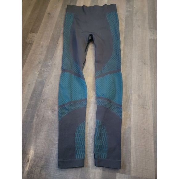 COPY - Lululemon About That Base Tight size 8 - Picture 4 of 8